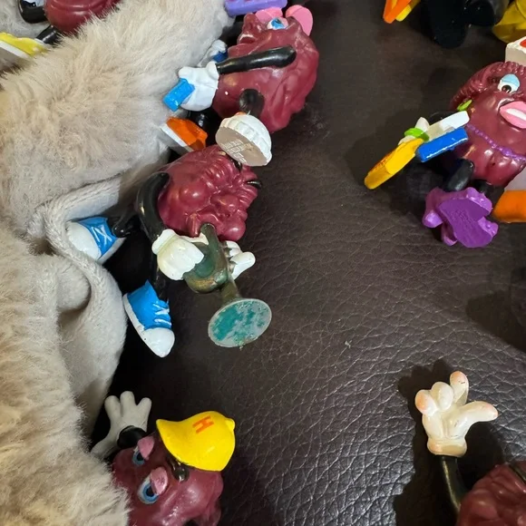 Tons more than pictured California Raisins Collectible Figurines Set - Picture 2 of 3